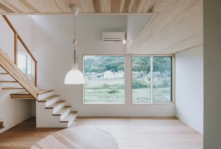 自然と調和し、心静かに暮らす家